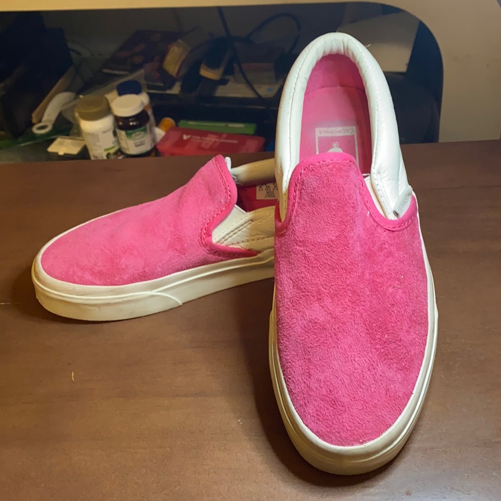 VANS NWOT, size 5, pink suede (scotch guarded) ea.